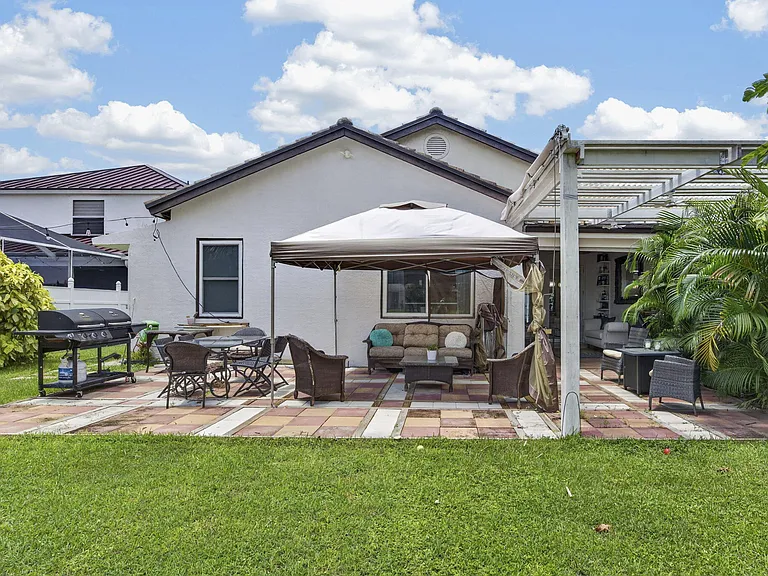716 Lake Wellington Dr — Photo 39