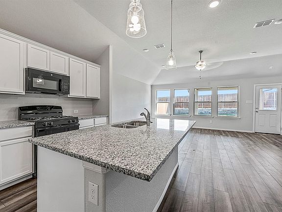 4th image of 1944 Javelina St