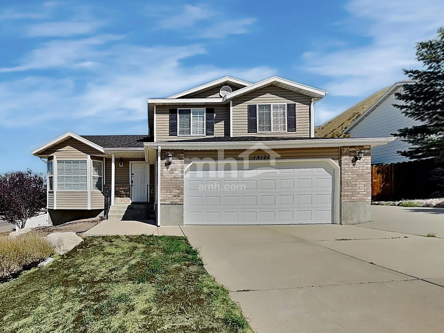 5 bed, 3.5 bath, 2200 sqft, $2,745 — Photo 1