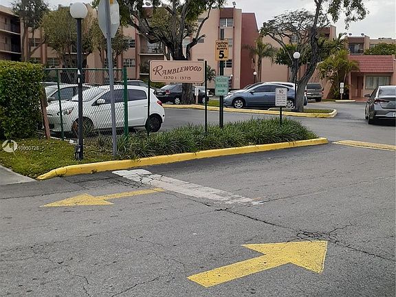2nd image of 13701 Kendale Lakes Cir APT B-403