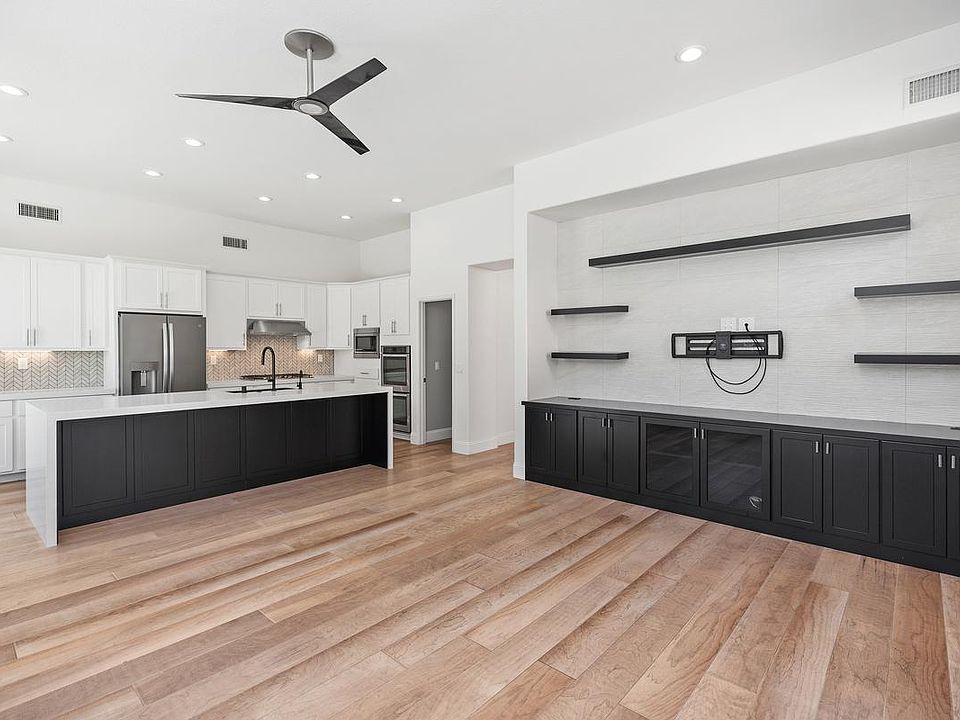 1st image of 2635 Palmetto