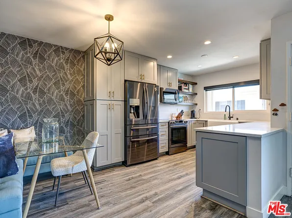 5232 Corteen Pl Unit 17, Valley Village, CA 91607