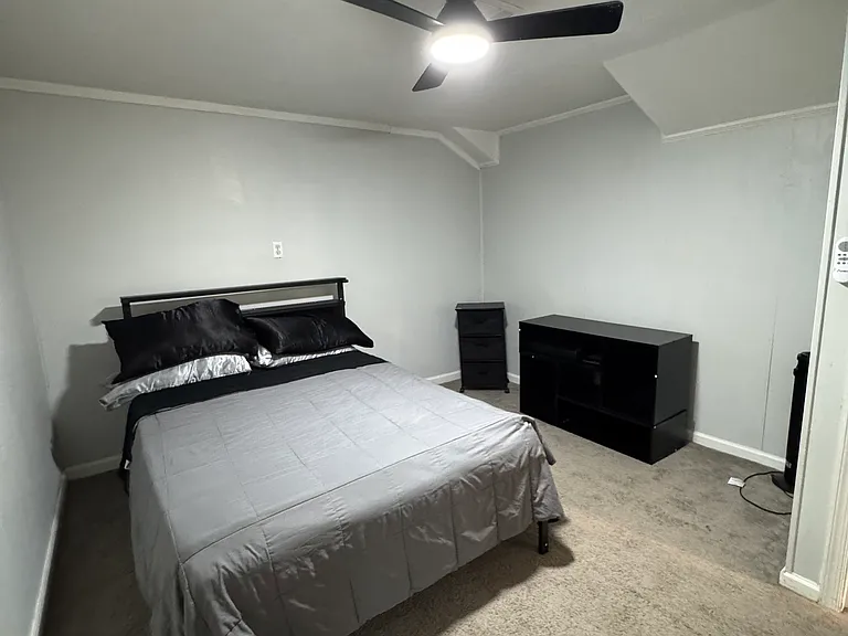 8718 Rollingwood Rd #B — Photo 15