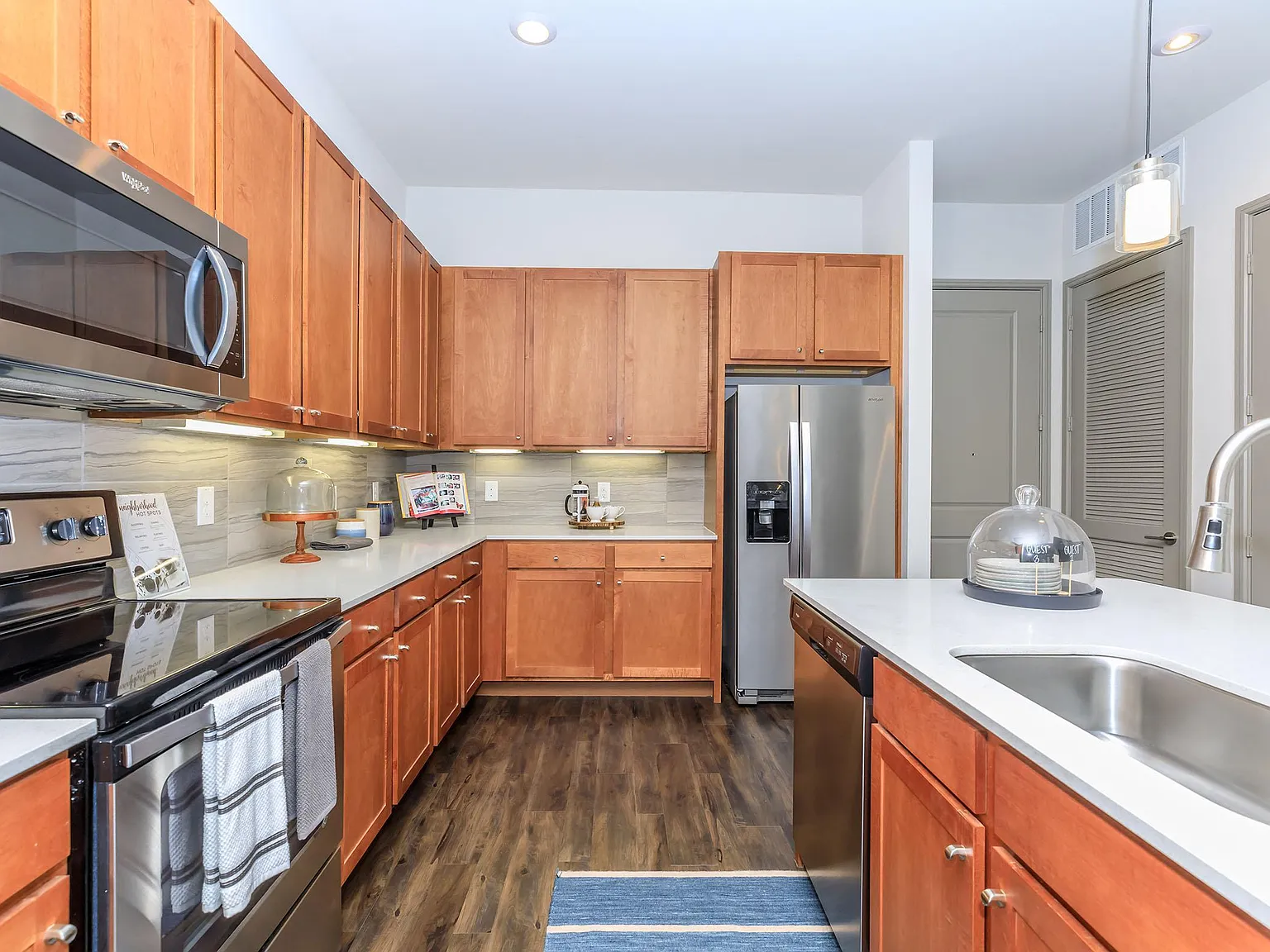 1711 Caroline — Photo 4