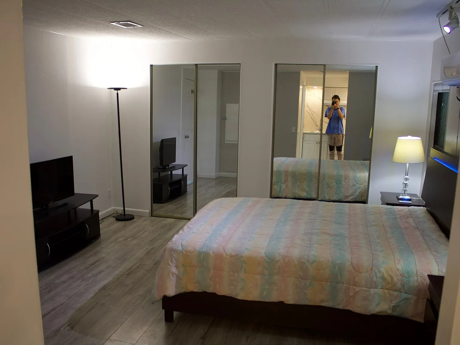 Studio, 300 sqft, $1,300 — Photo 3