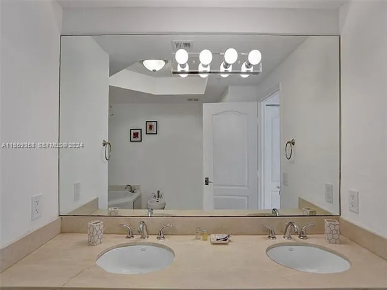 17555 Atlantic Blvd #1101 — Photo 26