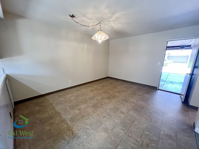 6547 Cobblestone Ct — Photo 11