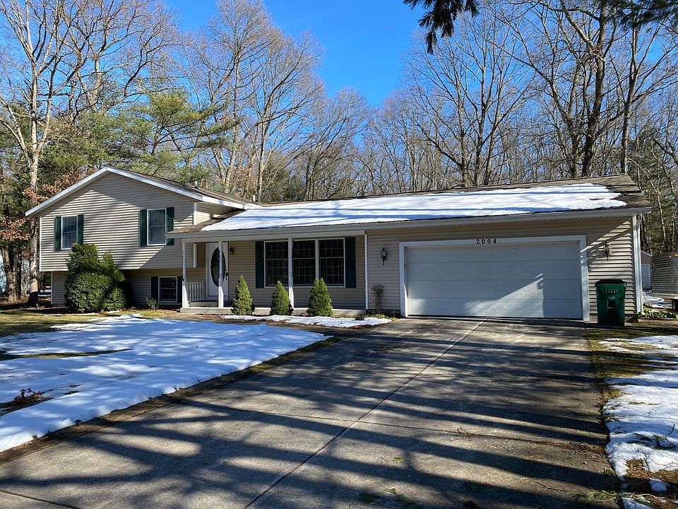 1st image of 2004 Deerwood Dr