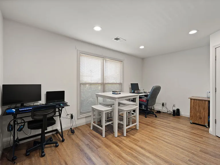 1 Charlotte Pl #6 — Photo 7