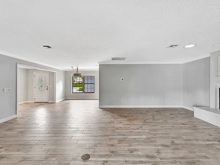 121 Prestwick Cir — Photo 14