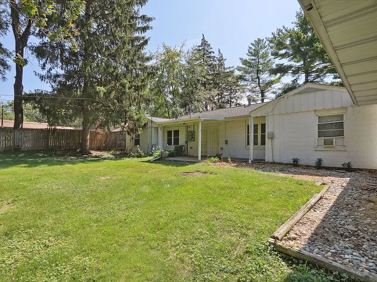 1614 W Union St — Photo 22