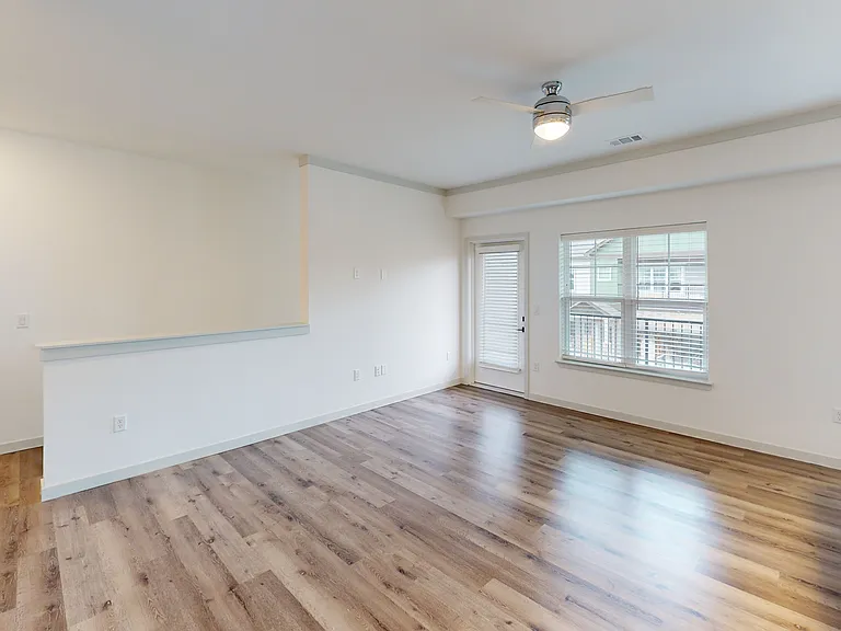 Livery Modern Apartments — Photo 18