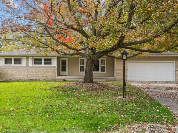 3720 Hazelcrest Dr, East Moline, IL 61244