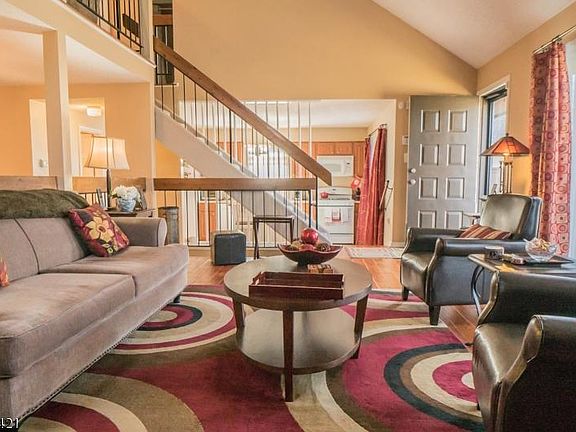 2nd image of 264 Kingsberry Dr #264
