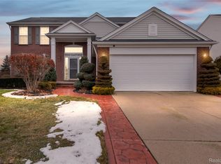 56543 Hastings Dr, Macomb, MI 48042