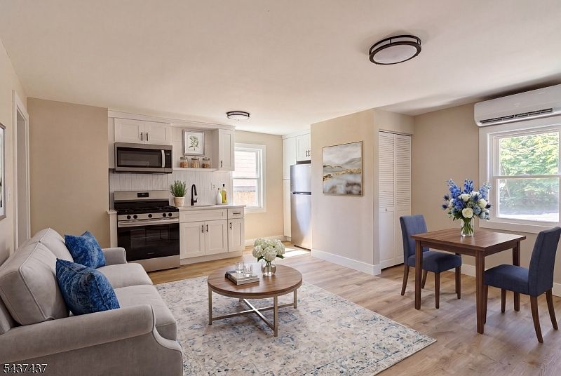 1st image of 196 Spring St #3