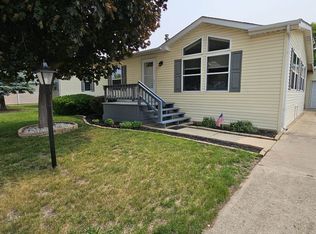 8581 Springwood Ct, Roscoe, IL 61073