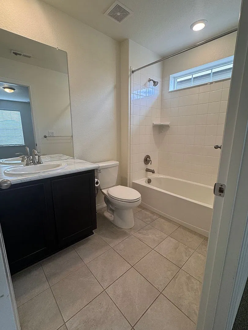629 Sundance — Photo 3