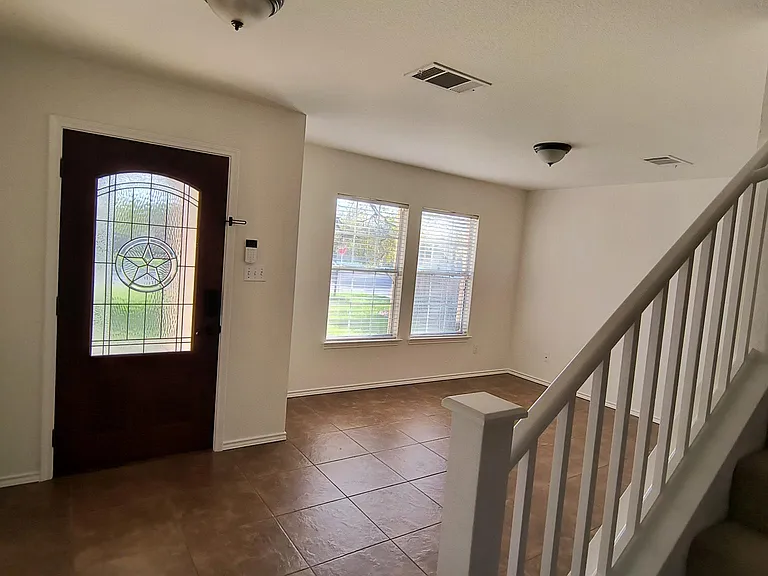 1500 Shady Creek Trl — Photo 3