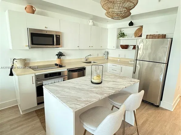 90 SW 3rd St, Miami, FL