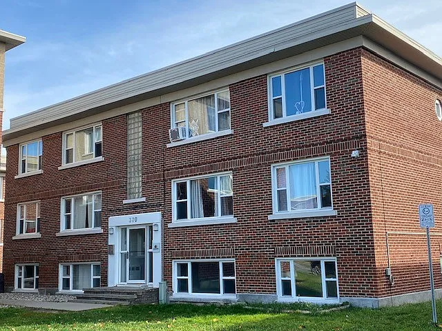 Tillbury Apartments — Photo 2