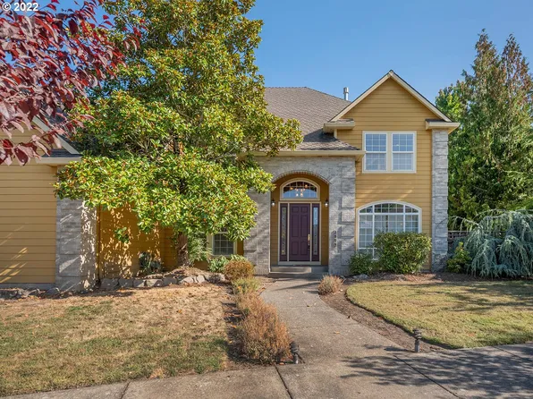 2009 NE Edgewater Dr, Portland, OR 97211