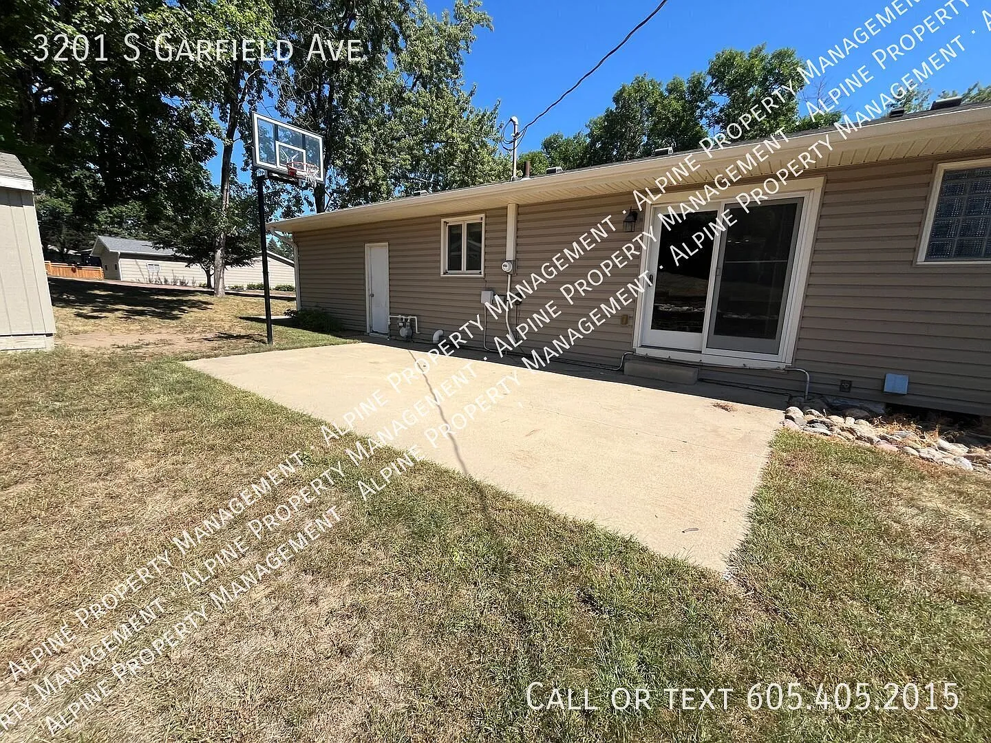 4 Bed/2 Bath Ranch Home w/ Large Finished Basement!! — Photo 3