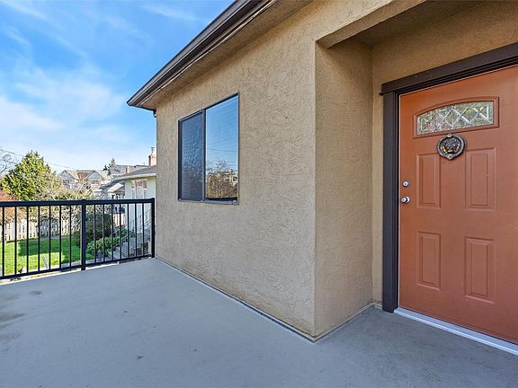 5th image of 989 Dunsmuir Rd