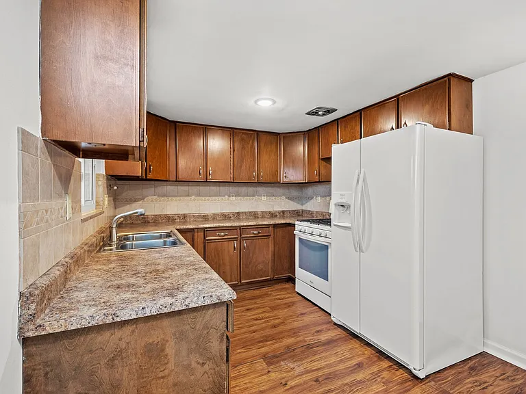 250 Vine St — Photo 13