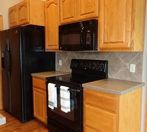 5th image of 16573 Rosewood St