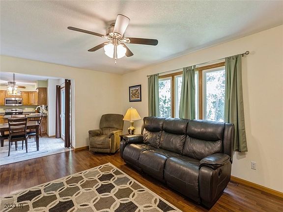 5th image of 6101 Oakwood Dr