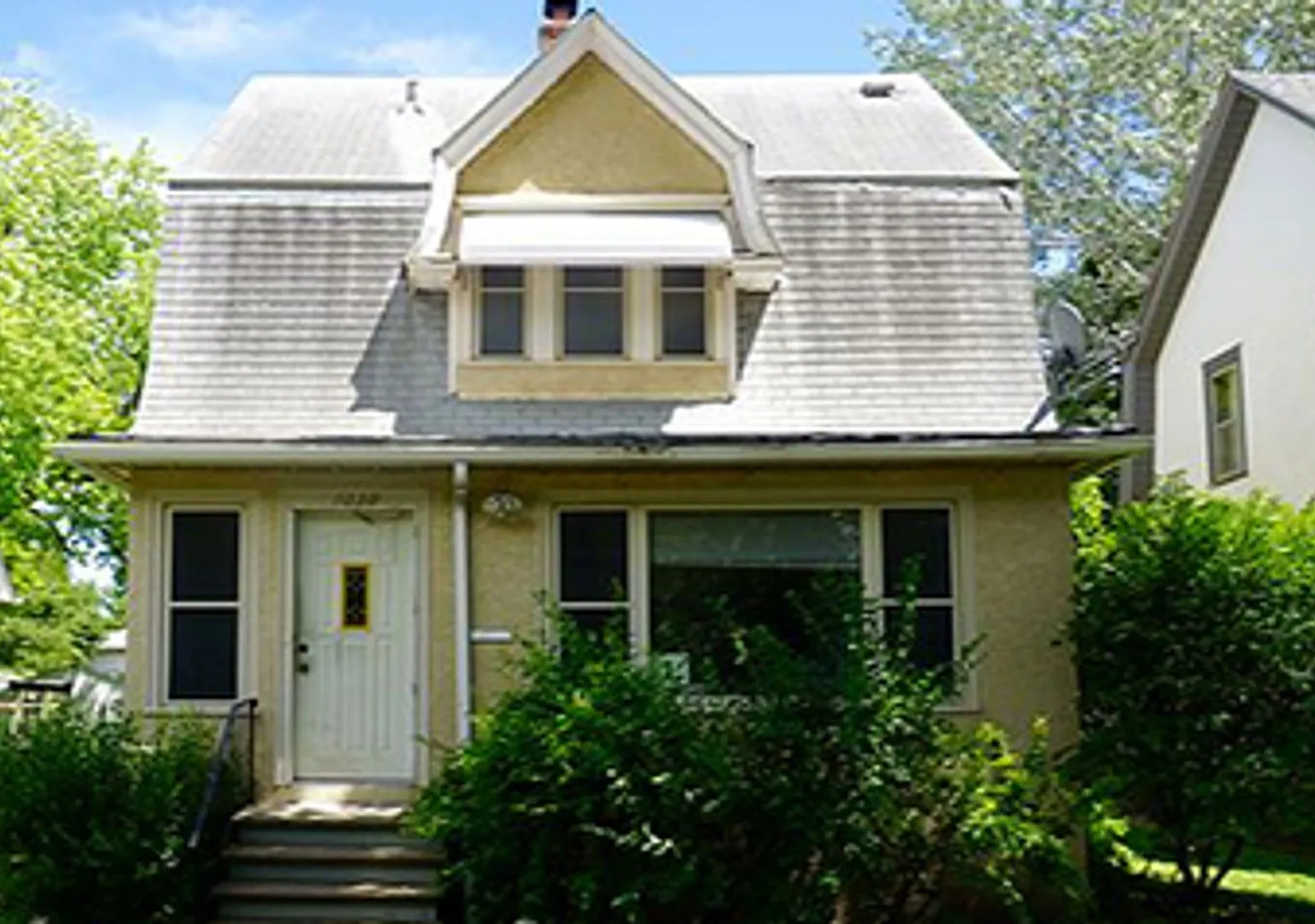 Affordable 4-Bedroom House Close to U of M Campus — Photo 1