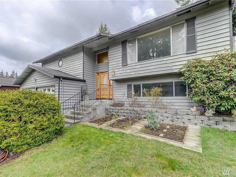 1st image of 5515 172nd St SW