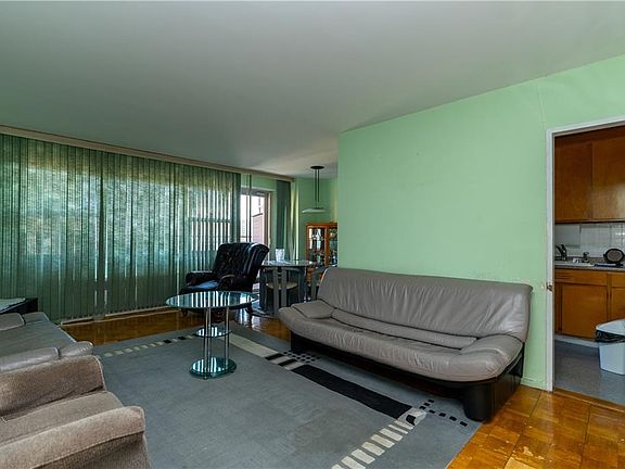 3rd image of 2915 W 5th St APT 10-A