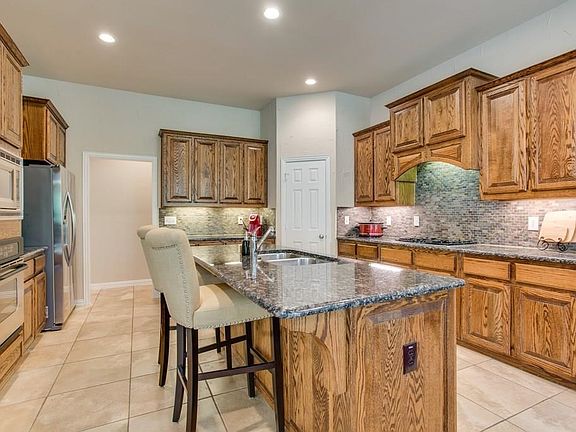 3rd image of 8416 Jefferson Way