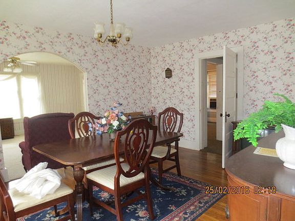 4th image of 316 Leslie Ave