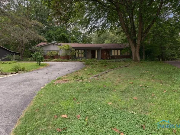 5121 Chatham Valley Dr, Toledo, OH 43615