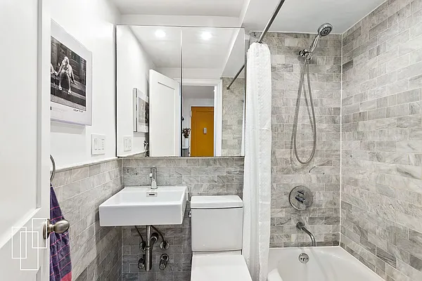 Sold by Garfield Realty  | media 19