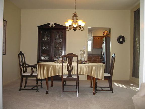 FORMAL DINING ROOM