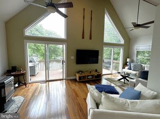 836 N Shore Dr, Glen Burnie, MD 21060