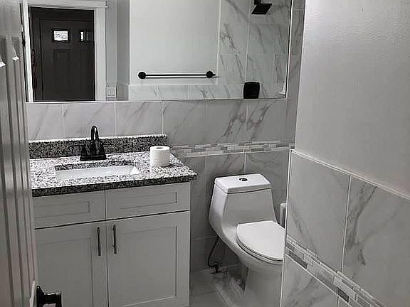 4th image of 1544 W Diversey Pkwy #2