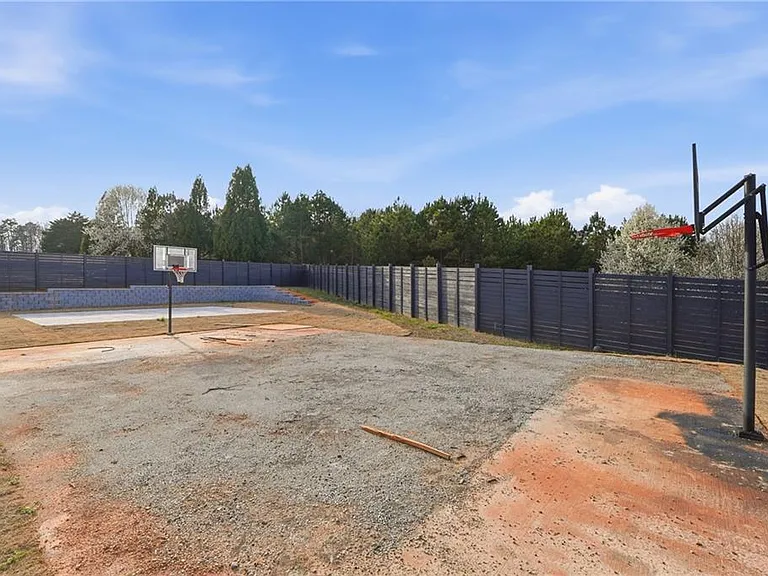 556 Versailles Dr — Photo 39