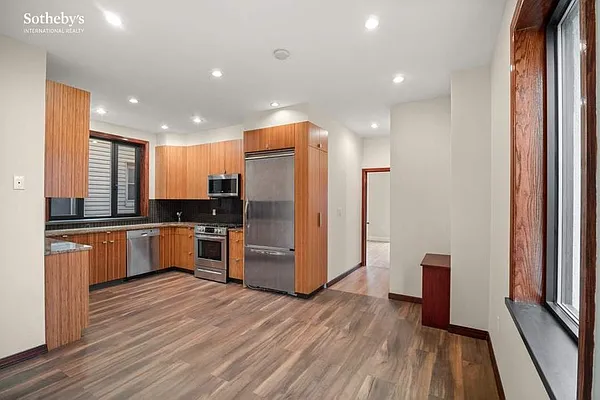 Rented by Sotheby's International Realty | media 38