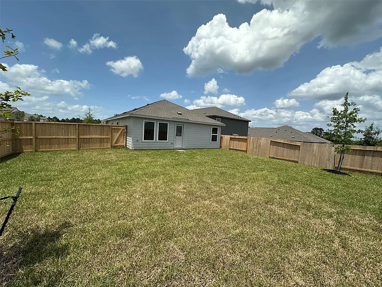 15131 Willowater Dr — Photo 28