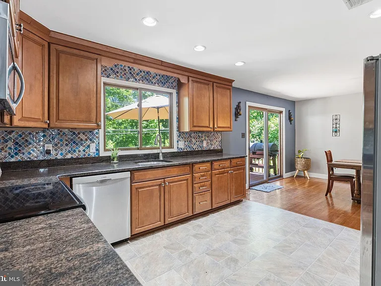 2329 Coles Blvd — Photo 12