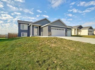 210 Whitetail Ln, Kenyon, MN 55946