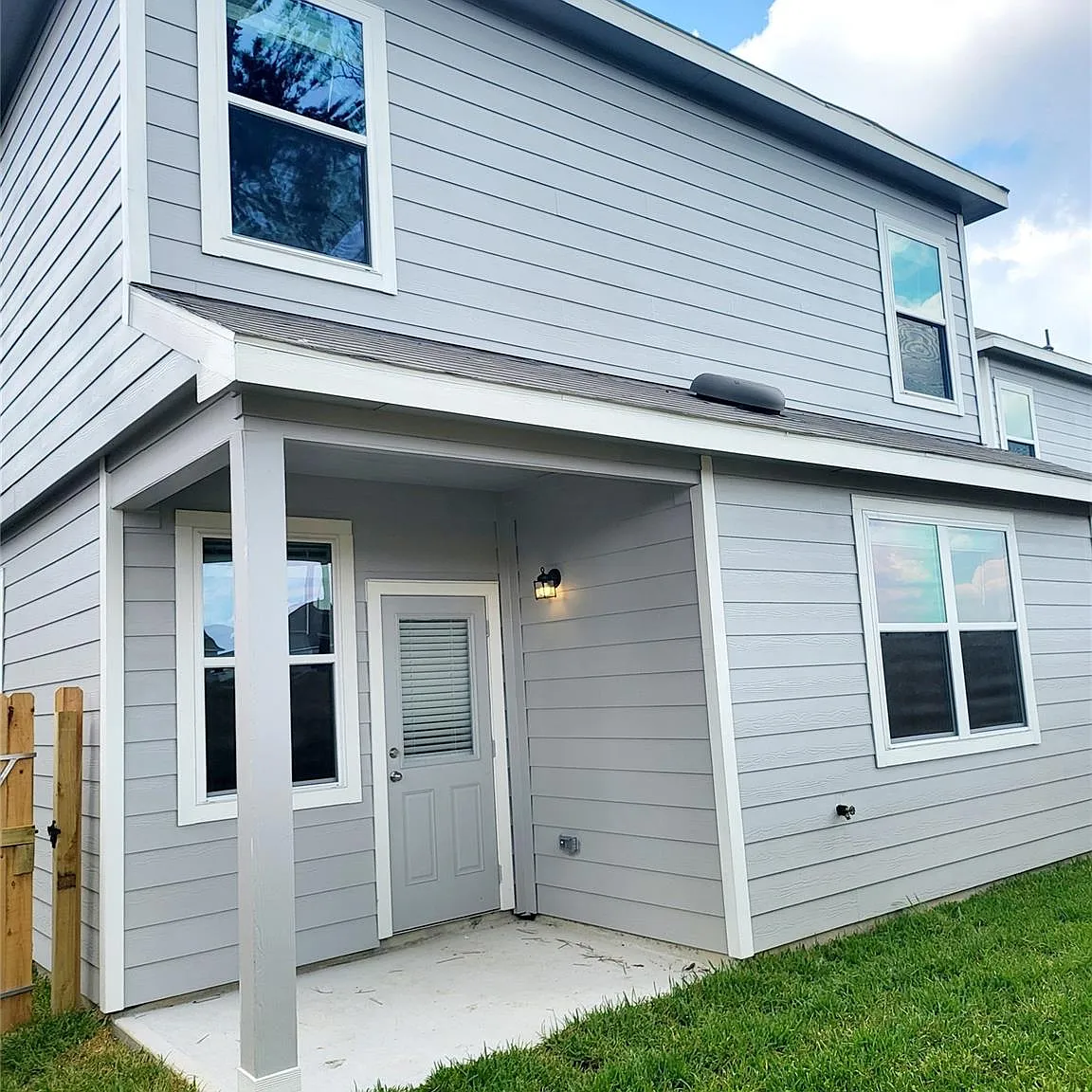 3 bed, 2.5 bath, 1714 sqft, $1,950 — Photo 2