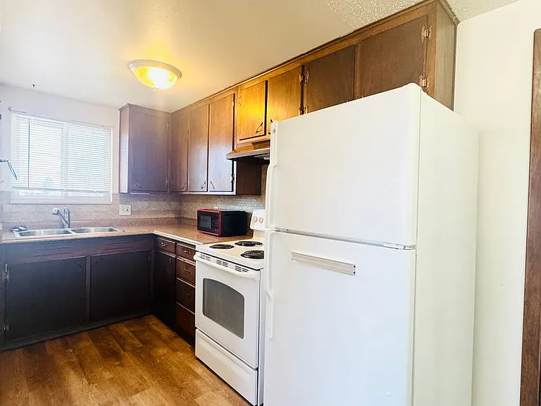 1419 Coffman St — Photo 12
