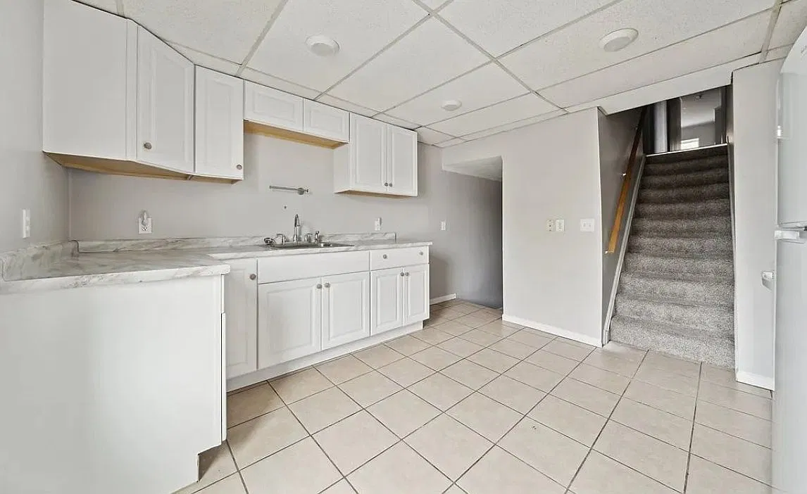 3 bed, 1.0 bath, 1100 sqft, $1,095 — Photo 2
