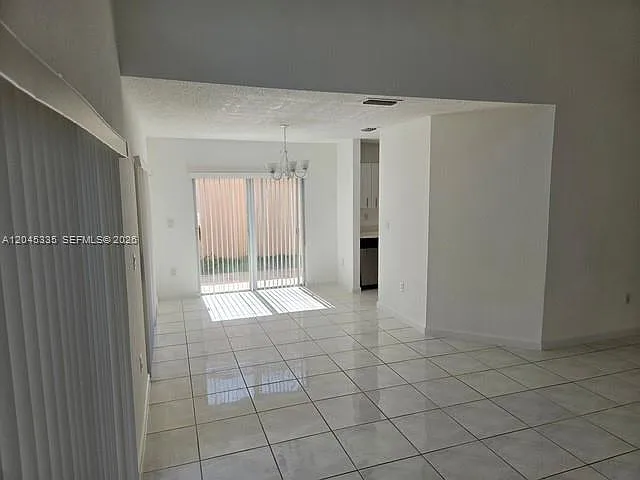 3 bed, 1926 sqft, $4,850 — Photo 4